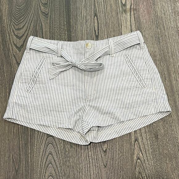 American Eagle Hi-Rise Tie Waist Shorts High Rise Striped Black White Size 6 - Picture 1 of 7